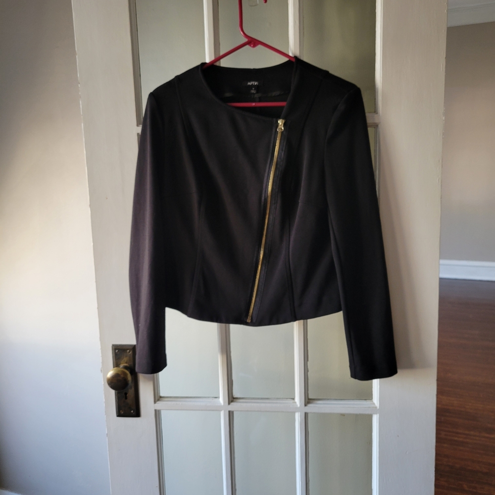 Apt. 9 women's black asymmetrical zip cropped moto blazer size Medium, Business